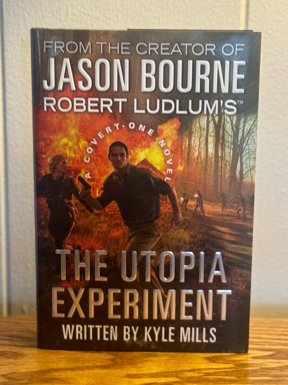 Robert Ludlum's The Utopia Experiment Kyle Mills Hardcover Covert-One Book 10